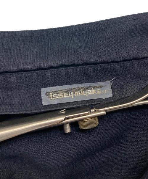 ISSEY MIYAKE MEN（イッセイミヤケメン）ISSEY MIYAKE MEN (イッセイミヤケメン) ミリタリーシャツ ネイビー サイズ:Ｍの古着・服飾アイテム