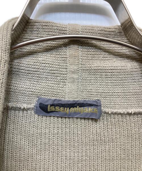 ISSEY MIYAKE（イッセイミヤケ）ISSEY MIYAKE (イッセイミヤケ) ニットカーディガン ベージュ サイズ:Ⅿの古着・服飾アイテム
