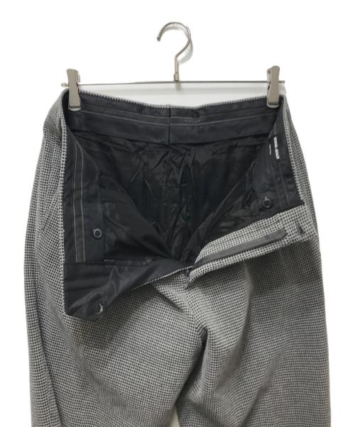 GIORGIO ARMANI（ジョルジオアルマーニ）GIORGIO ARMANI (ジョルジオアルマーニ) タックパンツ グレー サイズ:48Rの古着・服飾アイテム
