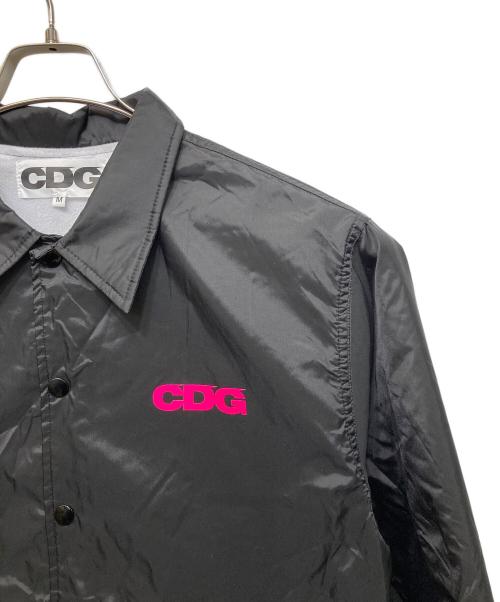 CDG（シーディージー）CDG (シーディージー) ピンクロゴコーチジャケット / SZ-J041 / AD2025 ブラック サイズ:Mの古着・服飾アイテム