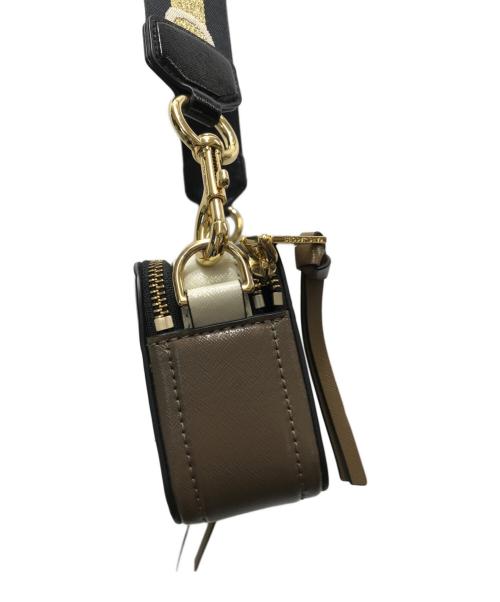 MARC JACOBS（マークジェイコブス）MARC JACOBS (マークジェイコブス) スナップショット ブラウンの古着・服飾アイテム
