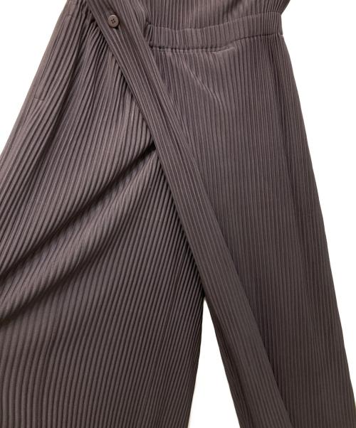 HOMME PLISSE ISSEY MIYAKE（オム プリッセ イッセイ ミヤケ）HOMME PLISSE ISSEY MIYAKE (オム プリッセ イッセイ ミヤケ) アシンメトリープリーツワイドパンツ ブラウン サイズ:3の古着・服飾アイテム