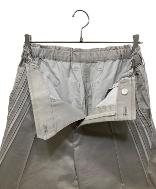 A-POC ABLE ISSEY MIYAKE（エイポック エイブル イッセイ ミヤケ）A-POC ABLE ISSEY MIYAKE (エイポック エイブル イッセイ ミヤケ) サイドプリーツパンツ グレー サイズ:3の古着・服飾アイテム