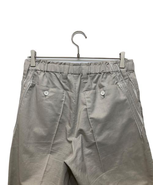 A-POC ABLE ISSEY MIYAKE（エイポック エイブル イッセイ ミヤケ）A-POC ABLE ISSEY MIYAKE (エイポック エイブル イッセイ ミヤケ) サイドプリーツパンツ グレー サイズ:3の古着・服飾アイテム