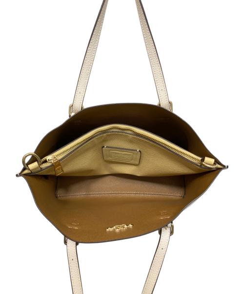 COACH（コーチ）COACH (コーチ) モリー トート 25 ホワイトの古着・服飾アイテム