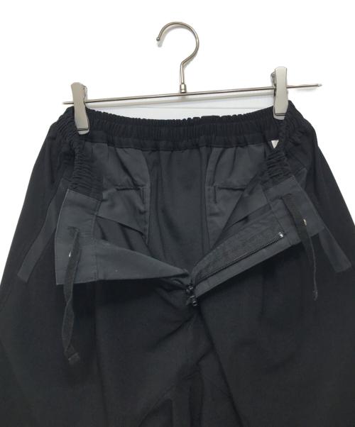 WHITE MOUNTAINEERING（ホワイトマウンテ二アニング）WHITE MOUNTAINEERING (ホワイトマウンテ二アニング) CARGO SHORT PANTS ブラックの古着・服飾アイテム
