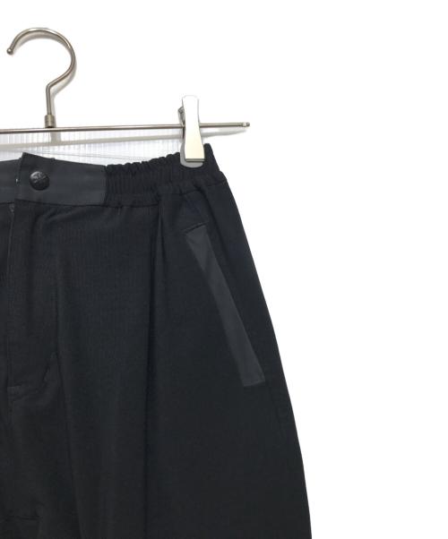 WHITE MOUNTAINEERING（ホワイトマウンテ二アニング）WHITE MOUNTAINEERING (ホワイトマウンテ二アニング) CARGO SHORT PANTS ブラックの古着・服飾アイテム