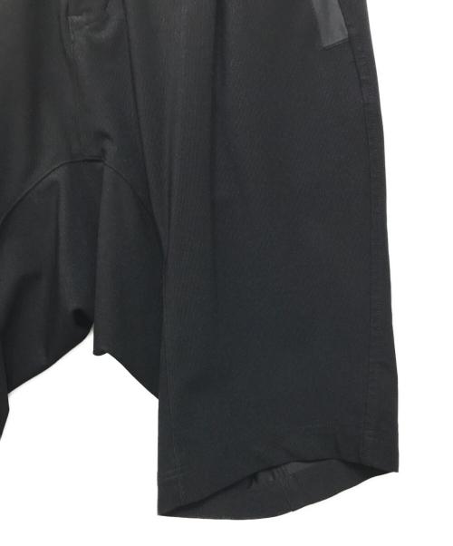 WHITE MOUNTAINEERING（ホワイトマウンテ二アニング）WHITE MOUNTAINEERING (ホワイトマウンテ二アニング) CARGO SHORT PANTS ブラックの古着・服飾アイテム