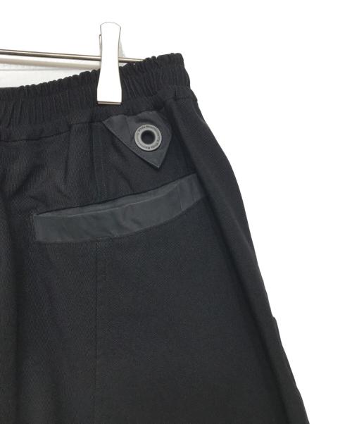 WHITE MOUNTAINEERING（ホワイトマウンテ二アニング）WHITE MOUNTAINEERING (ホワイトマウンテ二アニング) CARGO SHORT PANTS ブラックの古着・服飾アイテム