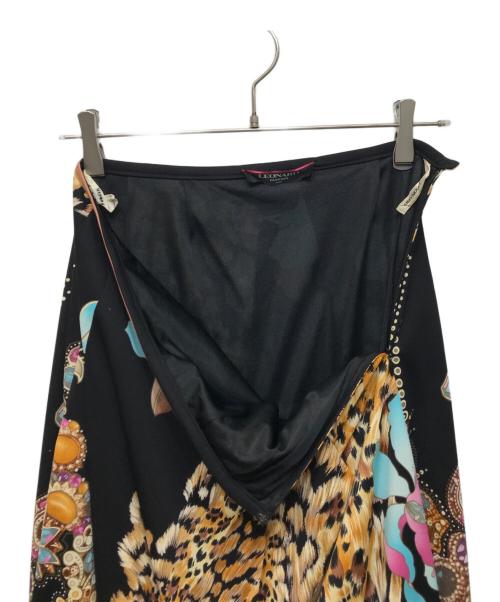 LEONARD FASHION（レオナールファッション）LEONARD FASHION (レオナールファッション) 花柄プリントスカート ブラック サイズ:67の古着・服飾アイテム
