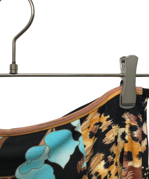 LEONARD FASHION（レオナールファッション）LEONARD FASHION (レオナールファッション) 花柄プリントスカート ブラック サイズ:67の古着・服飾アイテム