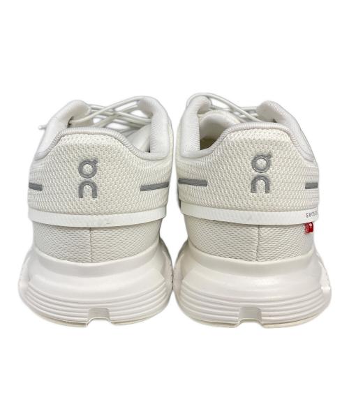 on（オン）On (オン) CLOUD6 (クラウド　6) ホワイト サイズ:UK7の古着・服飾アイテム