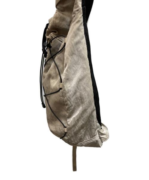 C.P COMPANY（シーピーカンパニー）C.P COMPANY (シーピーカンパニー) NYLON B CROSSBODY BACKPACK ベージュの古着・服飾アイテム
