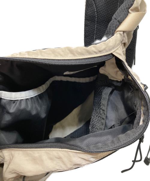 C.P COMPANY（シーピーカンパニー）C.P COMPANY (シーピーカンパニー) NYLON B CROSSBODY BACKPACK ベージュの古着・服飾アイテム