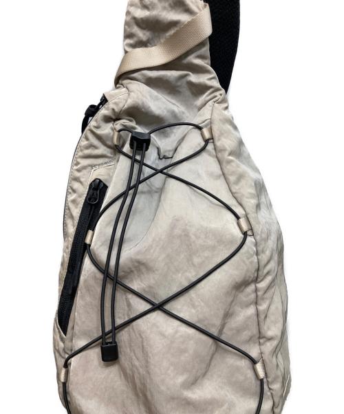 C.P COMPANY（シーピーカンパニー）C.P COMPANY (シーピーカンパニー) NYLON B CROSSBODY BACKPACK ベージュの古着・服飾アイテム