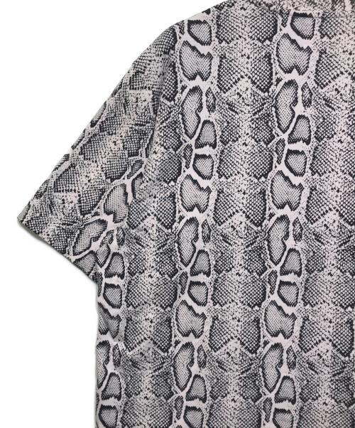 SUPREME（シュプリーム）Supreme (シュプリーム) パイソンスモールロゴTEE ピンク サイズ:Mの古着・服飾アイテム