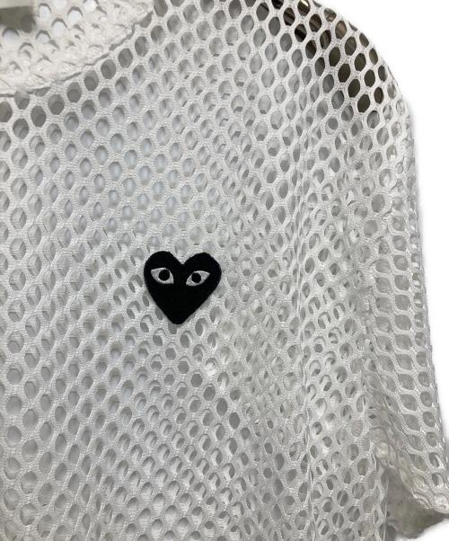 PLAY COMME des GARCONS（プレイコムデギャルソン）PLAY COMME des GARCONS (プレイコムデギャルソン) エンブレムメッシュTシャツ ホワイト サイズ:Mの古着・服飾アイテム