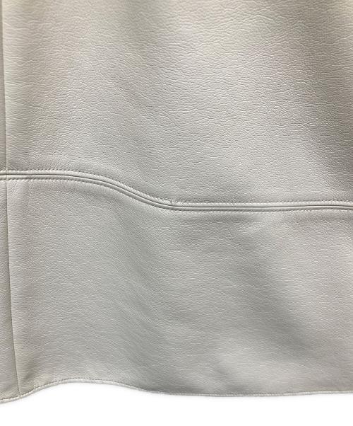 theory luxe（セオリーリュクス）theory luxe (セオリーリュクス) ウォッシャブル フェイクレザー フレアスカート ホワイト サイズ:36の古着・服飾アイテム