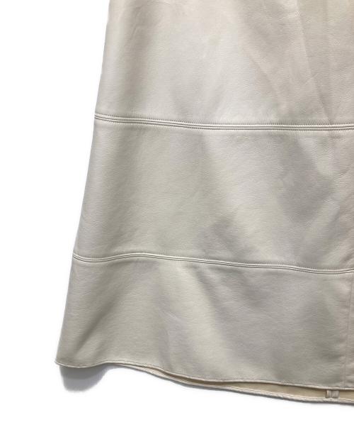 theory luxe（セオリーリュクス）theory luxe (セオリーリュクス) ウォッシャブル フェイクレザー フレアスカート ホワイト サイズ:36の古着・服飾アイテム