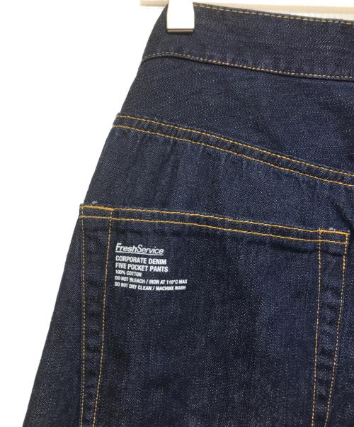 FreshService（フレッシュサービス）FreshService (フレッシュサービス) CORPORATE DENIM FIVE POCKET PANTS インディゴ サイズ:XLの古着・服飾アイテム