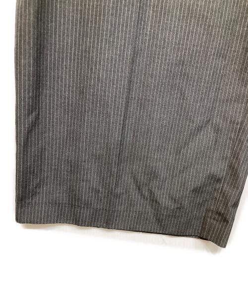 Acne studios（アクネ ストゥディオズ）Acne studios (アクネ ストゥディオズ) ストライプテーパードスラックス グレー サイズ:46の古着・服飾アイテム