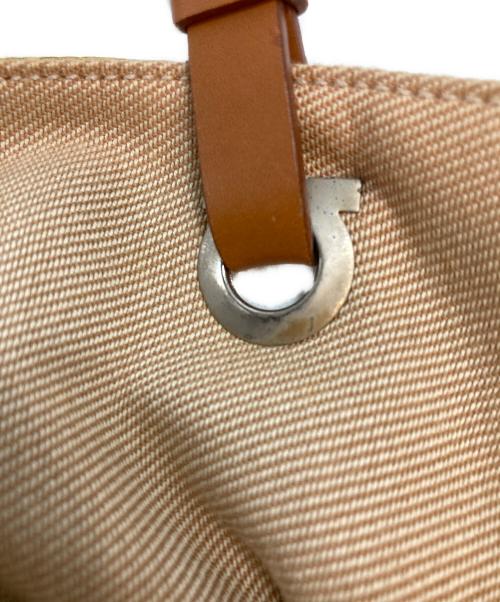Salvatore Ferragamo（サルヴァトーレ フェラガモ）Salvatore Ferragamo (サルヴァトーレ フェラガモ) ボタニカル柄 トートバッグ グリーンの古着・服飾アイテム