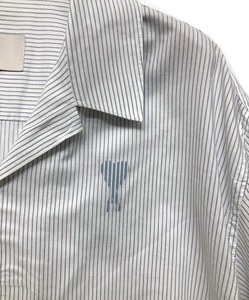 AMI Alexandre Mattiussi（アミアレクサンドルマテュッシ）AMI Alexandre Mattiussi (アミアレクサンドルマテュッシ) STRIPPED S/S SHIRT ホワイト サイズ:Lの古着・服飾アイテム