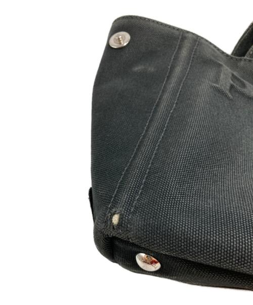 PRADA（プラダ）PRADA (プラダ) エンボスロゴカナバ ブラックの古着・服飾アイテム
