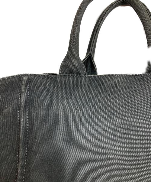 PRADA（プラダ）PRADA (プラダ) エンボスロゴカナバ ブラックの古着・服飾アイテム