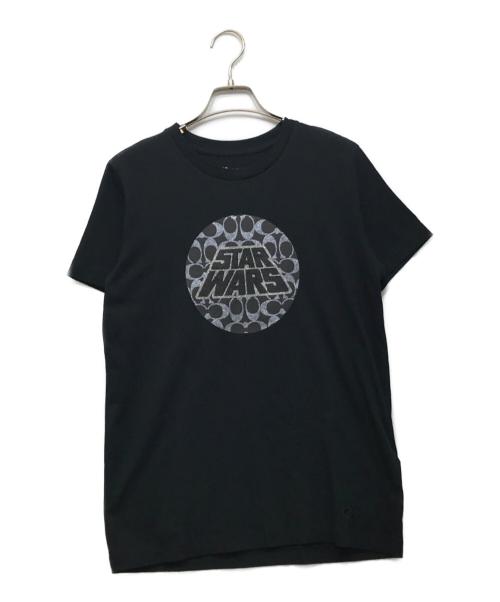 COACH（コーチ）COACH (コーチ) STAR WARS (スターウォーズ) シグネチャープリントロゴＴシャツ ブラック サイズ:XSの古着・服飾アイテム