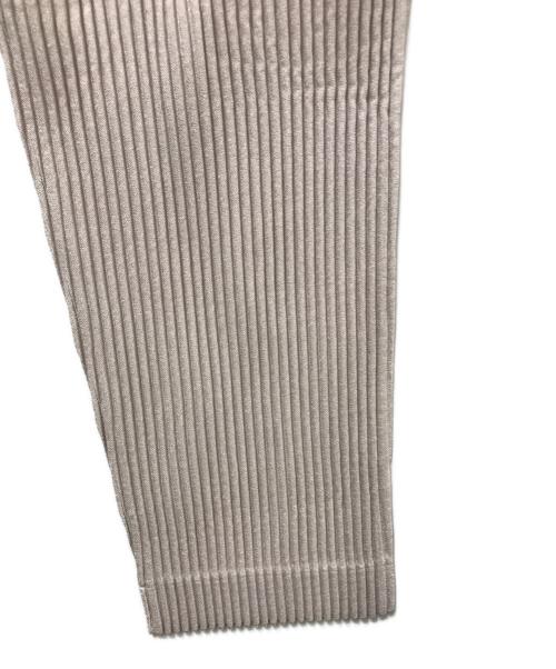 HOMME PLISSE ISSEY MIYAKE（オム プリッセ イッセイ ミヤケ）HOMME PLISSE ISSEY MIYAKE (オム プリッセ イッセイ ミヤケ) LINEN LIKE プリーツパンツ ベージュ サイズ:3 未使用品の古着・服飾アイテム