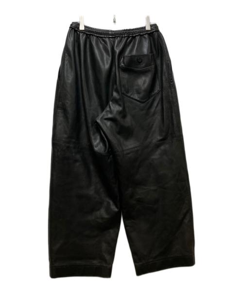 ISSEY MIYAKE（イッセイミヤケ）ISSEY MIYAKE (イッセイミヤケ) ロゴ入りラムレザーワイドパンツ ブラック サイズ:Mの古着・服飾アイテム