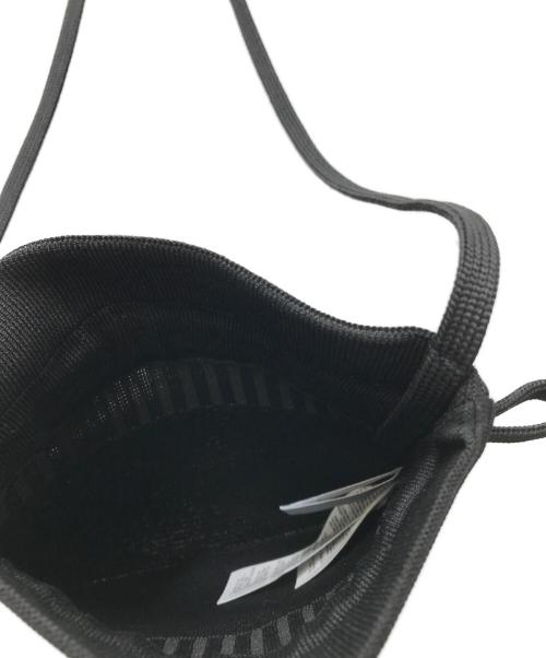 CFCL（シーエフシーエル）CFCL (シーエフシーエル) STRATA GLITTER DRAWSTRING MINI BAG ブラックの古着・服飾アイテム