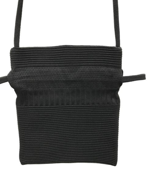 CFCL（シーエフシーエル）CFCL (シーエフシーエル) STRATA GLITTER DRAWSTRING MINI BAG ブラックの古着・服飾アイテム