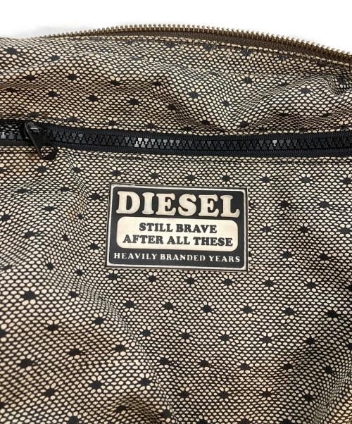 DIESEL（ディーゼル）DIESEL (ディーゼル) ハーフムーンショルダーバッグ ブラウンの古着・服飾アイテム
