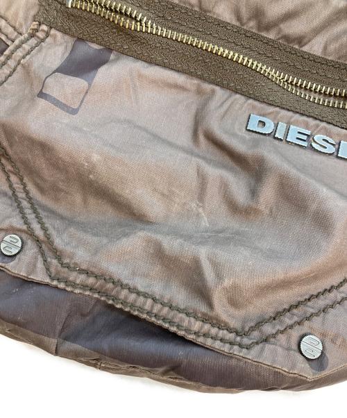 DIESEL（ディーゼル）DIESEL (ディーゼル) ハーフムーンショルダーバッグ ブラウンの古着・服飾アイテム