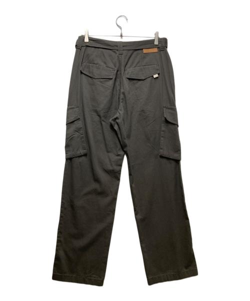 KUME（クメ）kume (クメ) ベルテッドパンツ グレー サイズ:Mの古着・服飾アイテム