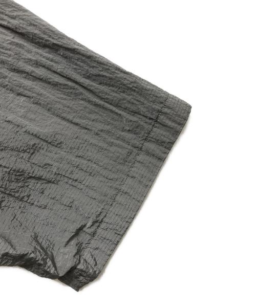 dip ltd（ディテール イン パーフェクション）dip ltd (ディテール イン パーフェクション) BEAMS PLUS (ビームスプラス) ナイロンTシャツ グレー サイズ:XLの古着・服飾アイテム