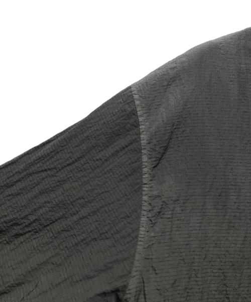 dip ltd（ディテール イン パーフェクション）dip ltd (ディテール イン パーフェクション) BEAMS PLUS (ビームスプラス) ナイロンTシャツ グレー サイズ:XLの古着・服飾アイテム