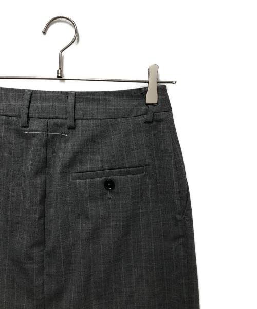 MM6 Maison Margiela（エムエムシックスメゾンマルジェラ）MM6 Maison Margiela (エムエムシックスメゾンマルジェラ) ラップスカート付ストライプロングスカート グレー サイズ:36の古着・服飾アイテム