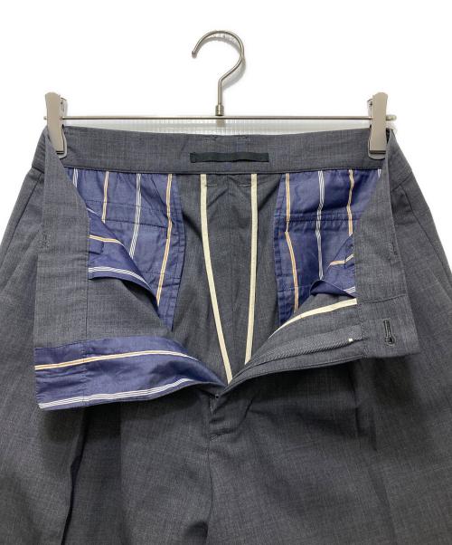 KICS DOCUMENT.（キクスドキュメント）KICS DOCUMENT. (キクスドキュメント) TROPICAL T/W TUCK PANTS グレー サイズ:4の古着・服飾アイテム