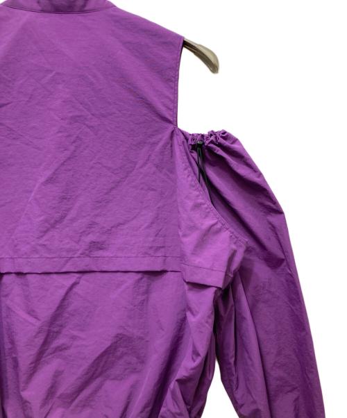 SOFTHYPHEN（ソフトハイフン）SOFTHYPHEN (ソフトハイフン) オフショルダージャケット/OPEN SHOULDER NYLON SWING TOP パープル サイズ:03の古着・服飾アイテム