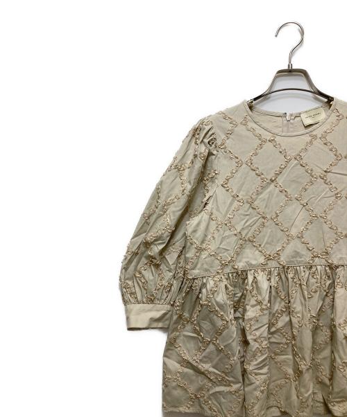 UNITED ARROWS（ユナイテッドアローズ）UNITED ARROWS (ユナイテッドアローズ) 26SS エンブロイダリー フリル トップス 1516-1-620010 ベージュ サイズ:記載無の古着・服飾アイテム