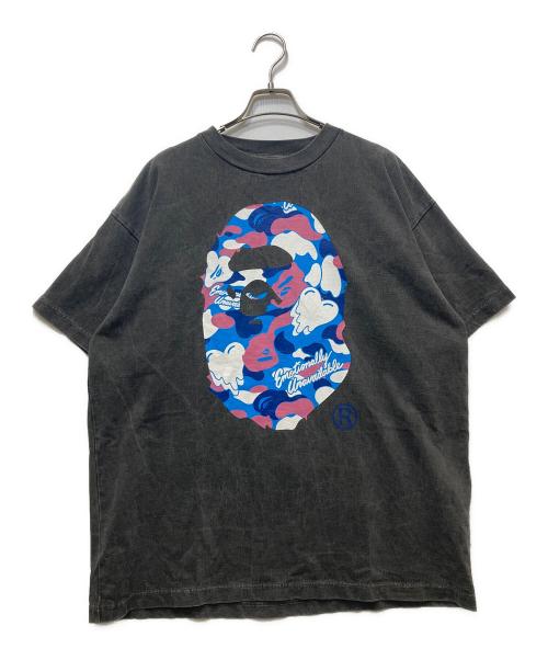 EMOTIONALLY UNAVAILABLE（エモーショナリー・アンアベイラブル）EMOTIONALLY UNAVAILABLE (エモーショナリー・アンアベイラブル) A BATHING APE (アベイシングエイプ) EU APE SS TEE　26SS  グレー サイズ:Lの古着・服飾アイテム