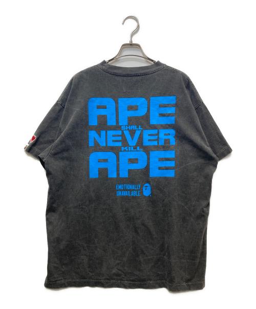 EMOTIONALLY UNAVAILABLE（エモーショナリー・アンアベイラブル）EMOTIONALLY UNAVAILABLE (エモーショナリー・アンアベイラブル) A BATHING APE (アベイシングエイプ) EU APE SS TEE　26SS  グレー サイズ:Lの古着・服飾アイテム