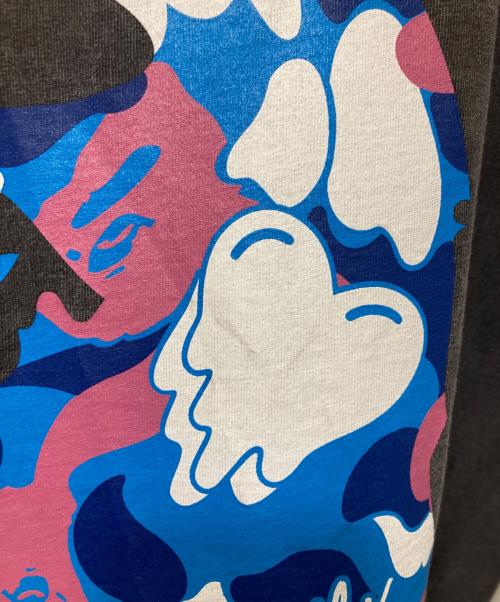 EMOTIONALLY UNAVAILABLE（エモーショナリー・アンアベイラブル）EMOTIONALLY UNAVAILABLE (エモーショナリー・アンアベイラブル) A BATHING APE (アベイシングエイプ) EU APE SS TEE　26SS  グレー サイズ:Lの古着・服飾アイテム