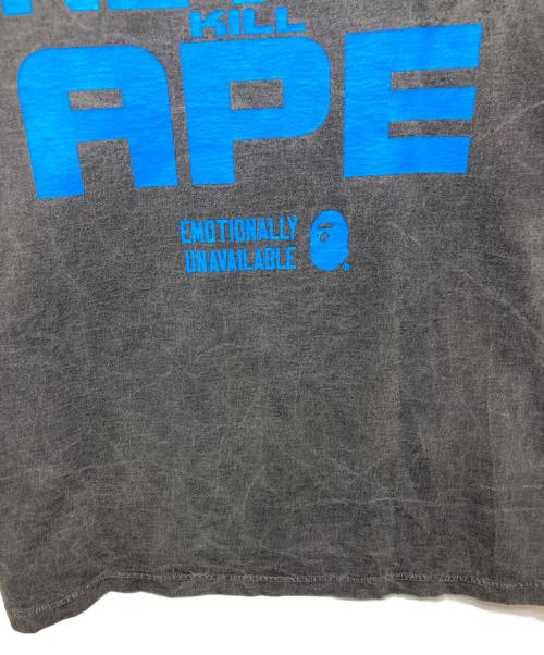 EMOTIONALLY UNAVAILABLE（エモーショナリー・アンアベイラブル）EMOTIONALLY UNAVAILABLE (エモーショナリー・アンアベイラブル) A BATHING APE (アベイシングエイプ) EU APE SS TEE　26SS  グレー サイズ:Lの古着・服飾アイテム