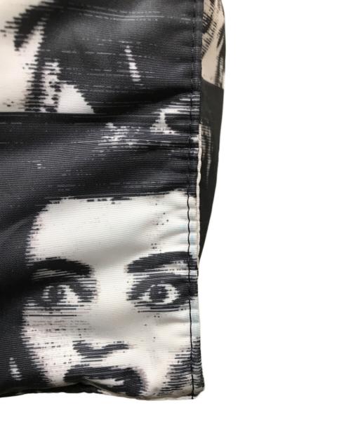 MARC JACOBS（マークジェイコブス）MARC JACOBS (マークジェイコブス) マリア・カラス モノクロプリント トートバッグ ブラックの古着・服飾アイテム