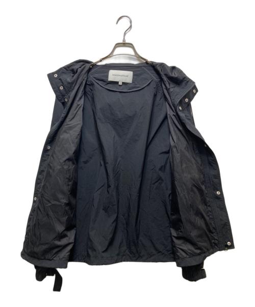 maison kitsune（メゾンキツネ）MAISON KITSUNE (メゾンキツネ) フォックスパッチ ウィンドブレーカー ブラック サイズ:Mの古着・服飾アイテム