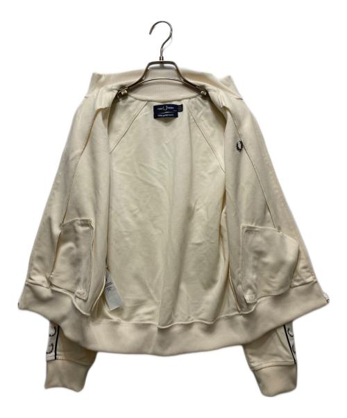 FRED PERRY（フレッドペリー）FRED PERRY (フレッドペリー) Taped Track Jacket（クロップドテープド トラックジャケット）J4133/Z25 ベージュ サイズ:36の古着・服飾アイテム